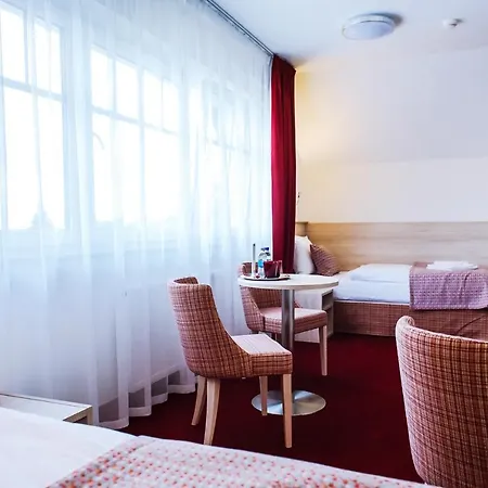 Odkrywców Hotel 3*
