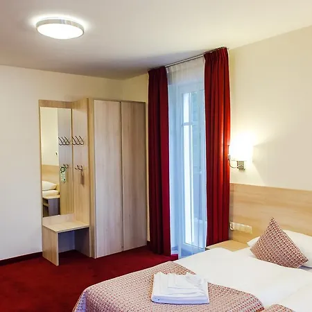 Hotel Odkrywców 3*